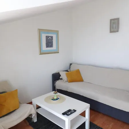 Apartment Matea - 20M From The Beach Cesarica Exterior foto