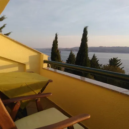 Apartment Matea - 20M From The Beach Cesarica Exterior foto